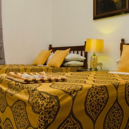 Lola Itang Pension House Tiniguiban Екстериор снимка