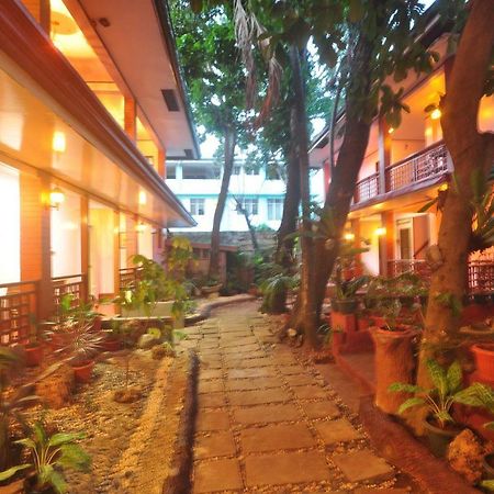 Lola Itang Pension House Tiniguiban Екстериор снимка