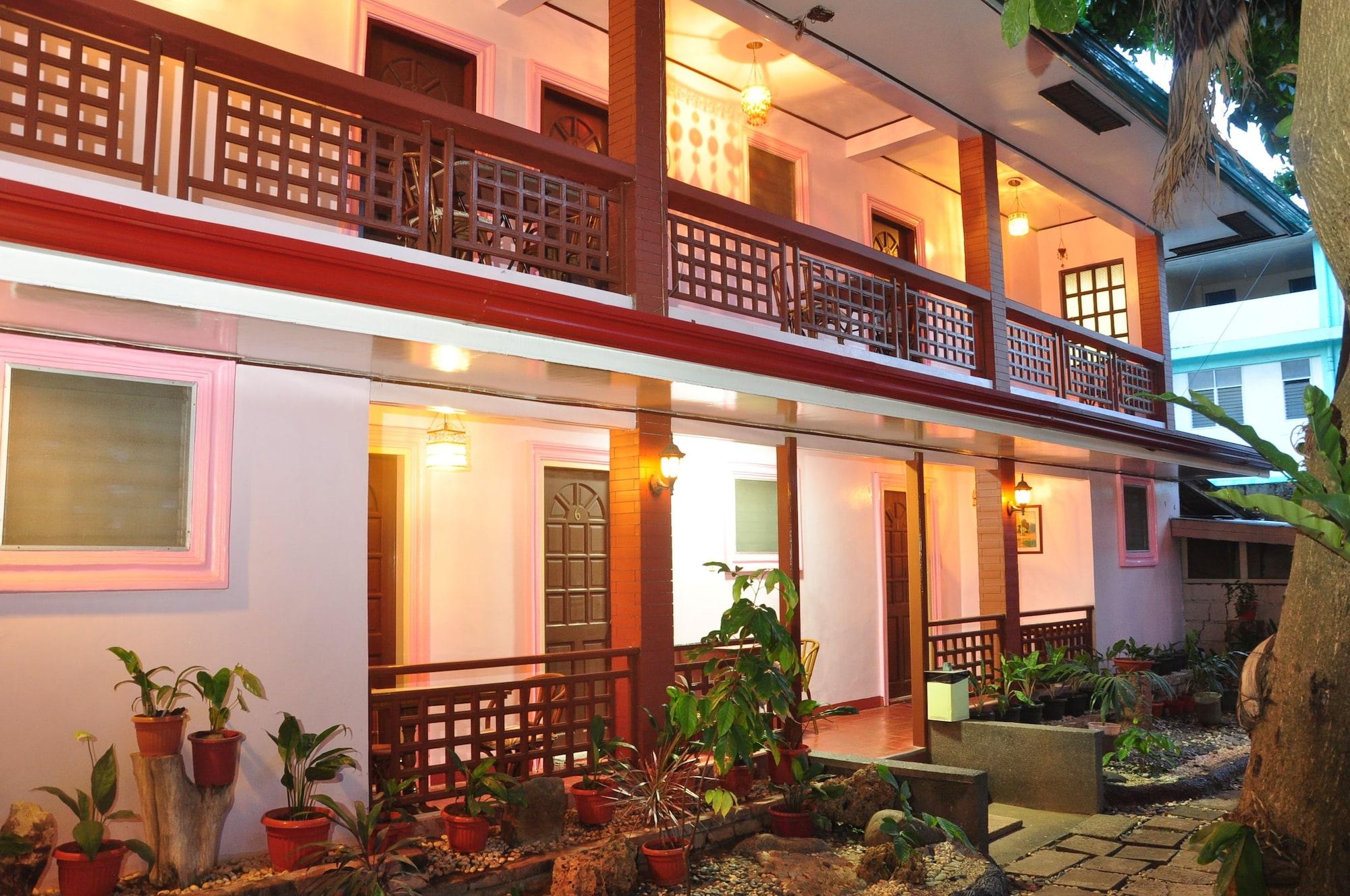 Lola Itang Pension House Tiniguiban Екстериор снимка
