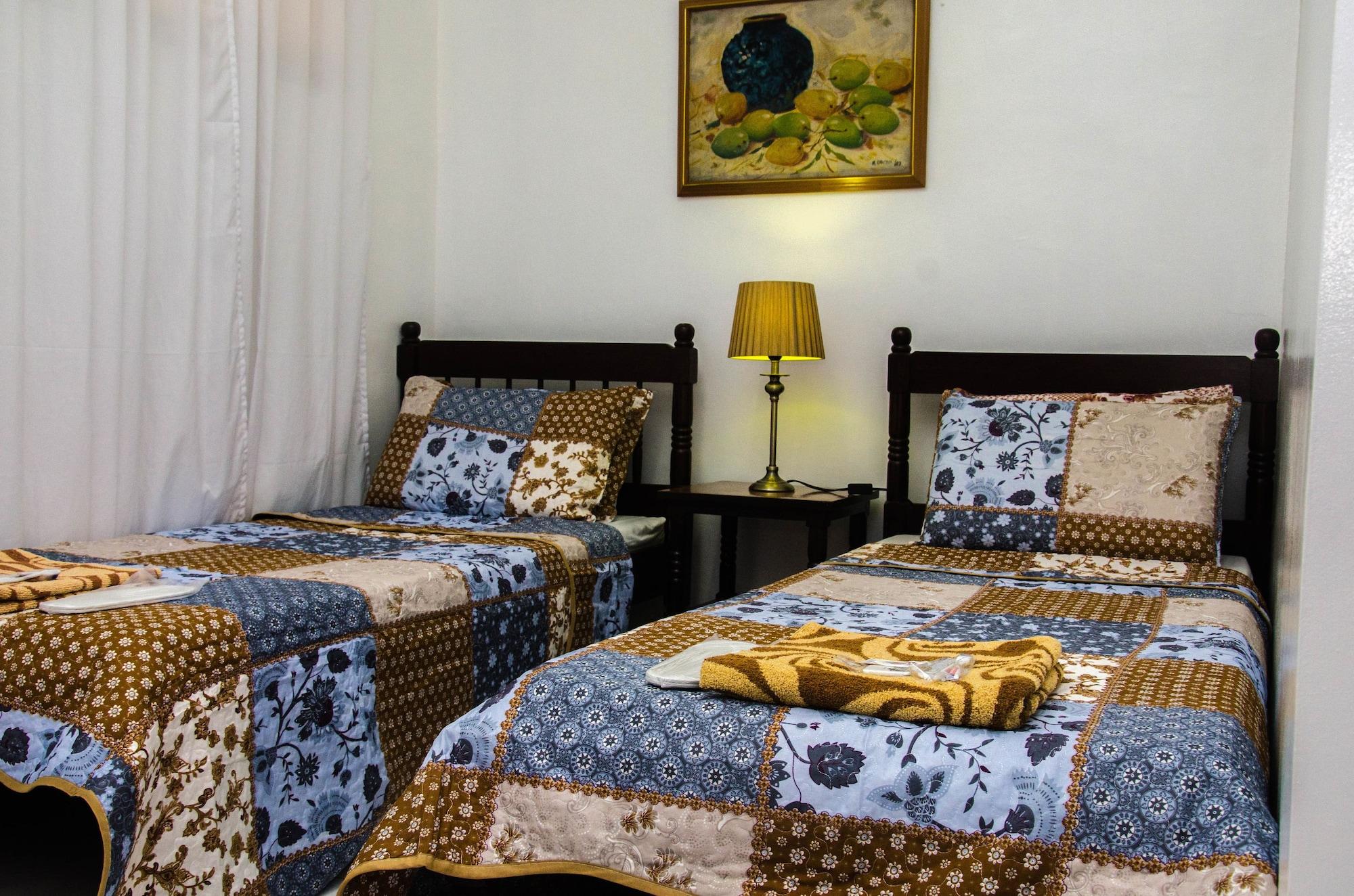 Lola Itang Pension House Tiniguiban Екстериор снимка