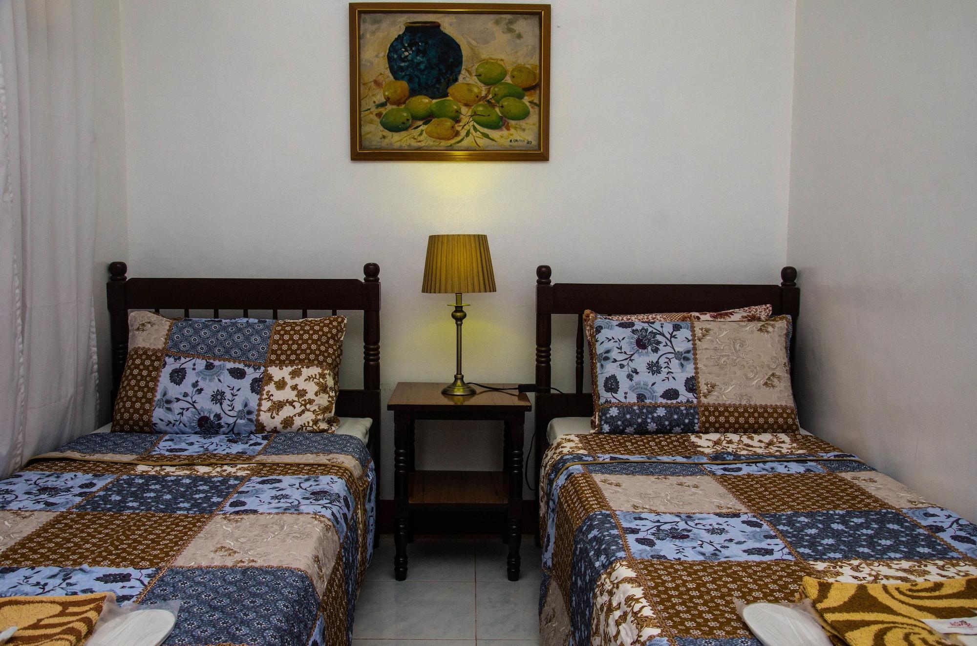 Lola Itang Pension House Tiniguiban Екстериор снимка