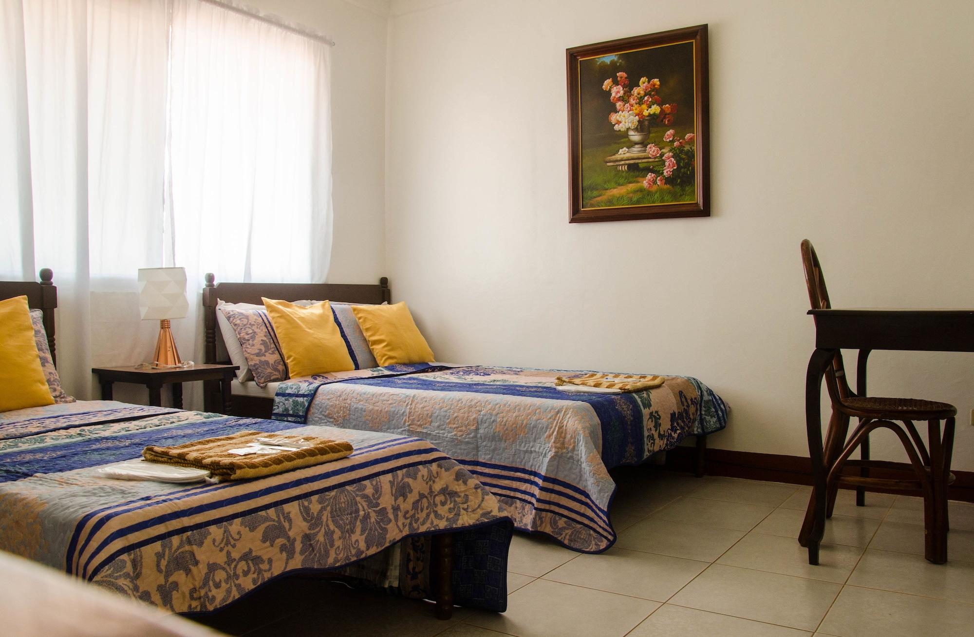 Lola Itang Pension House Tiniguiban Екстериор снимка