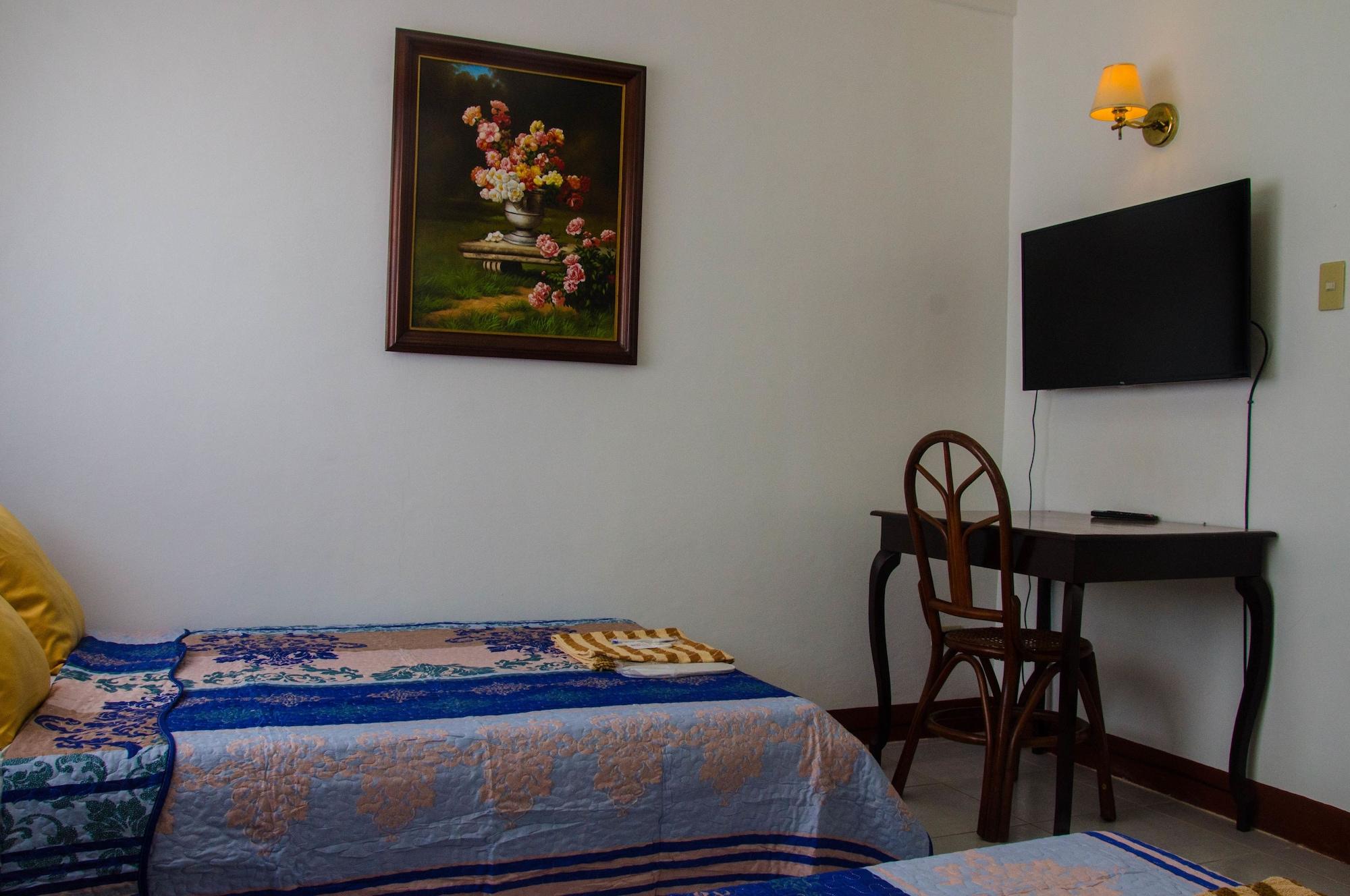 Lola Itang Pension House Tiniguiban Екстериор снимка