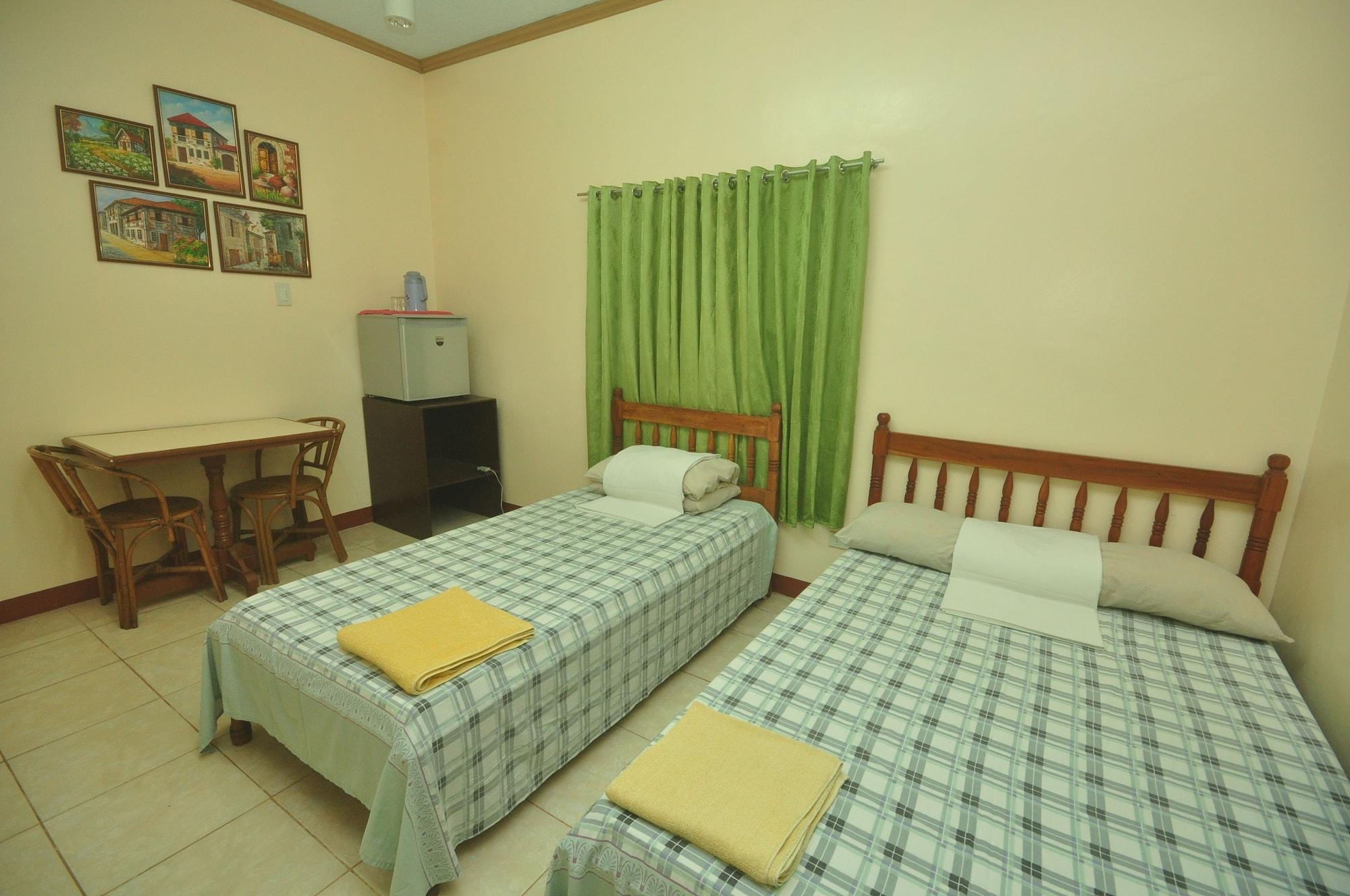 Lola Itang Pension House Tiniguiban Екстериор снимка
