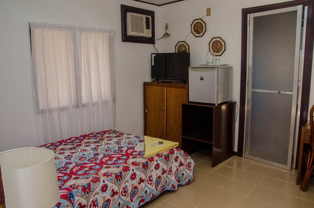 Lola Itang Pension House Tiniguiban Екстериор снимка