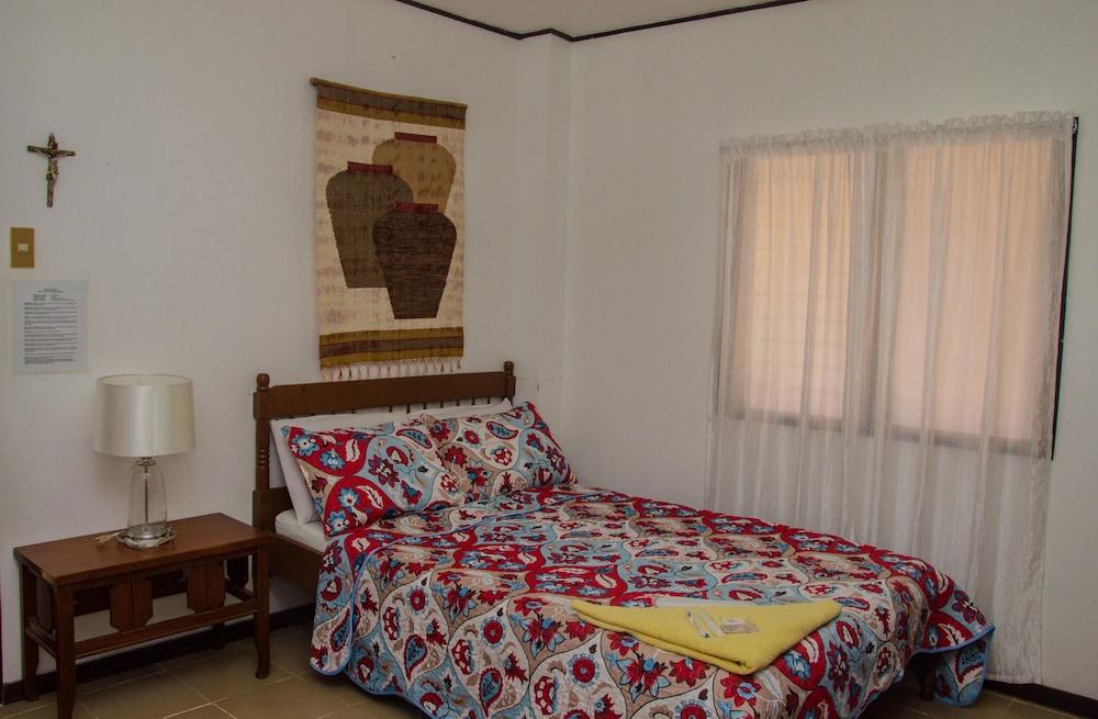 Lola Itang Pension House Tiniguiban Екстериор снимка