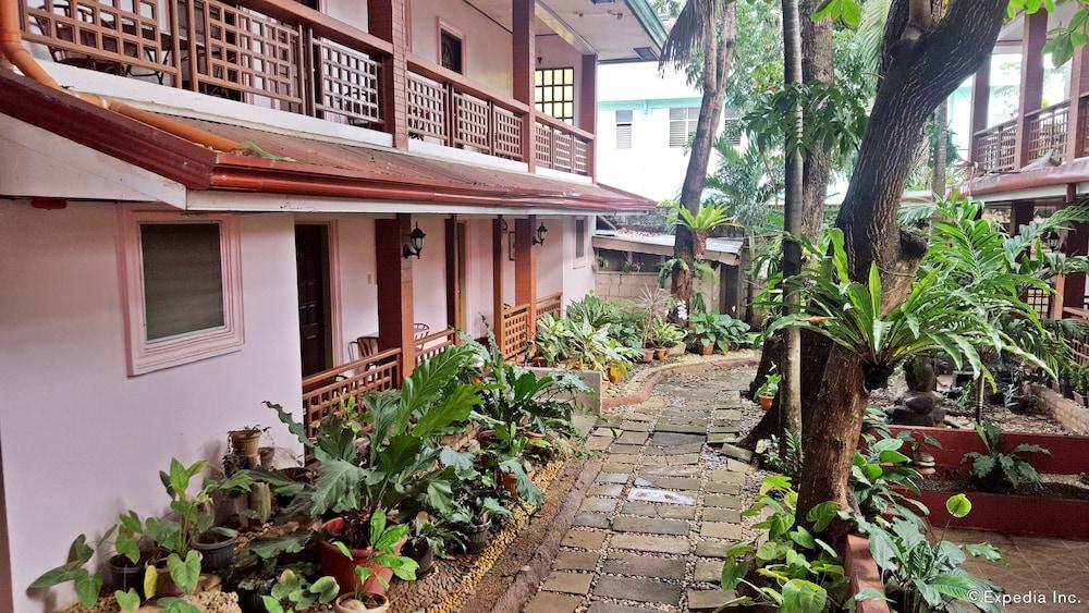 Lola Itang Pension House Tiniguiban Екстериор снимка