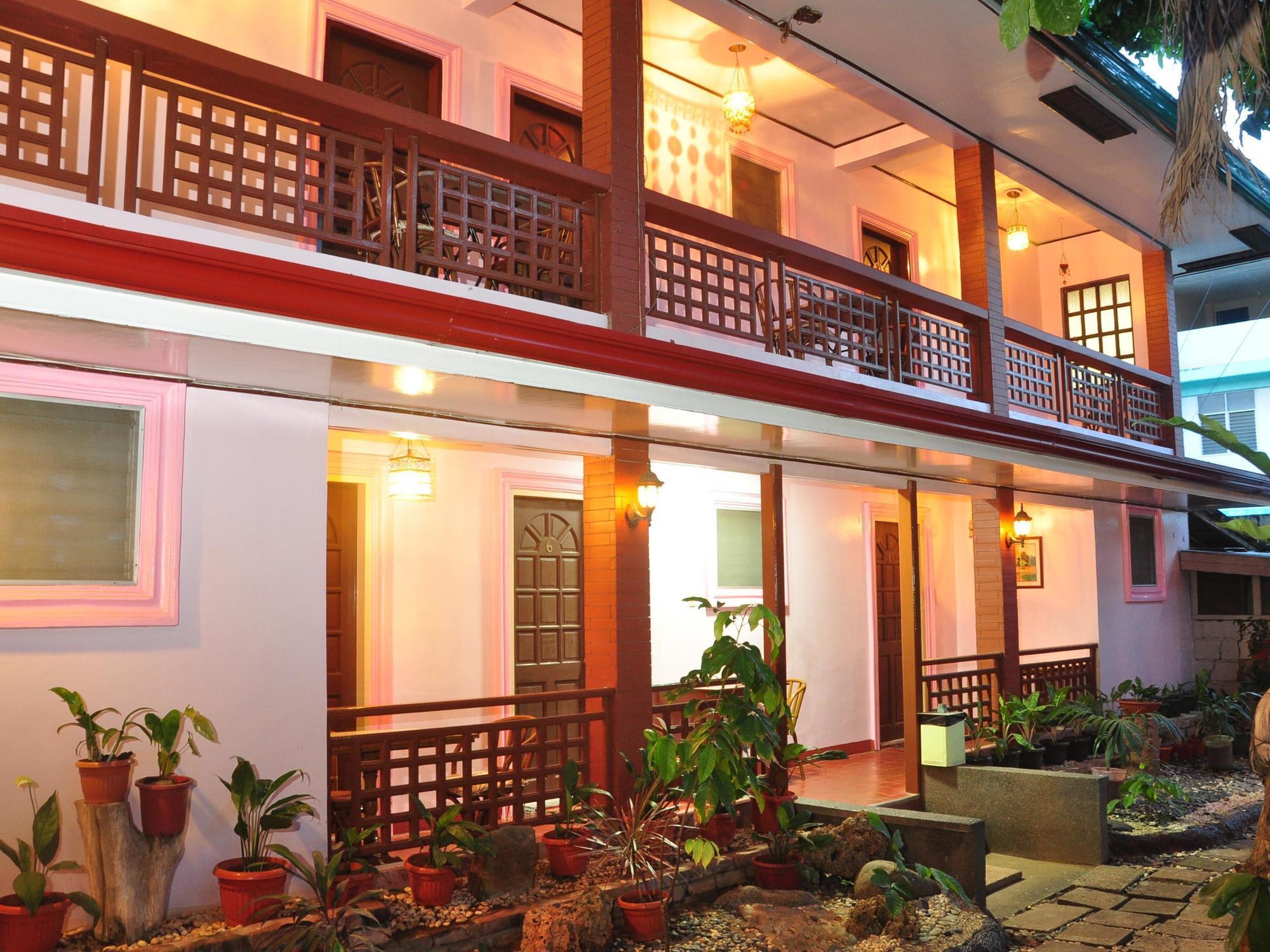 Lola Itang Pension House Tiniguiban Екстериор снимка