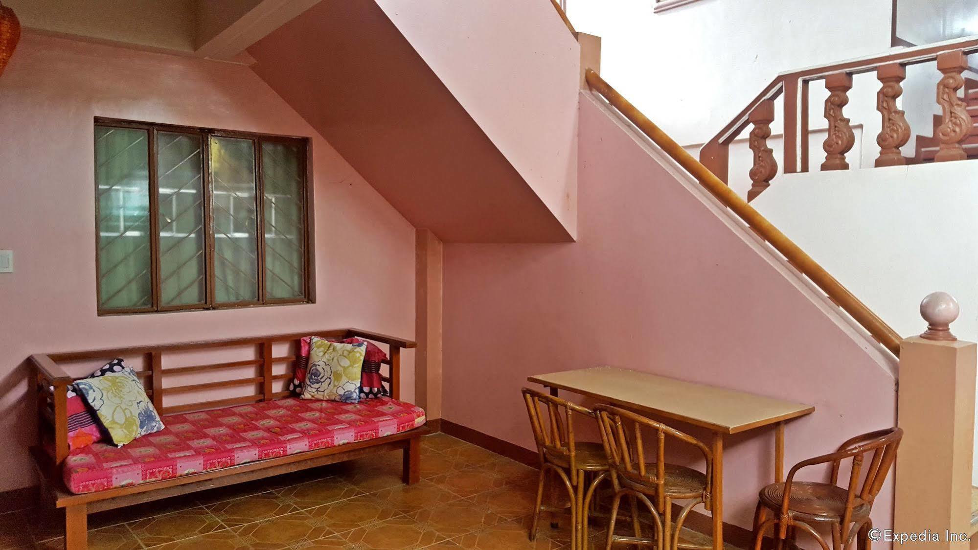 Lola Itang Pension House Tiniguiban Екстериор снимка