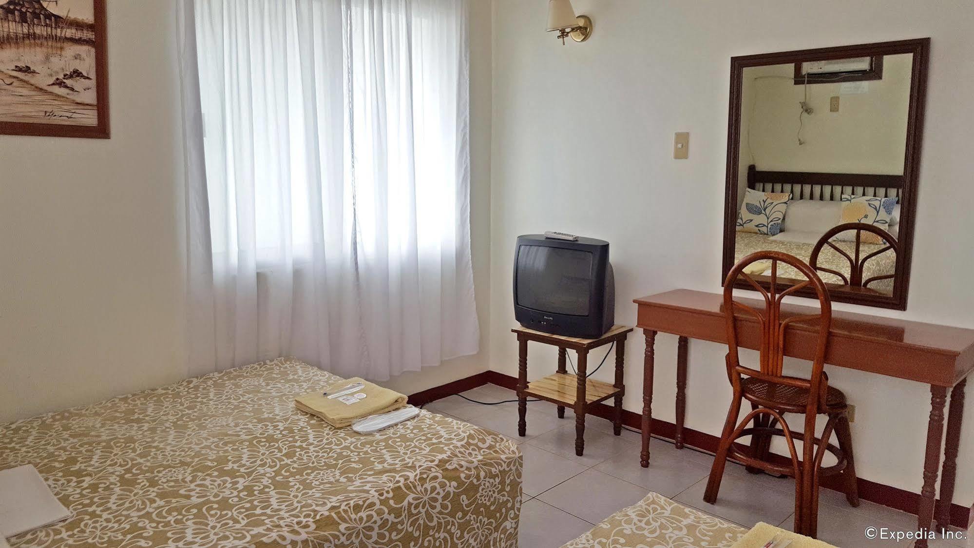 Lola Itang Pension House Tiniguiban Екстериор снимка