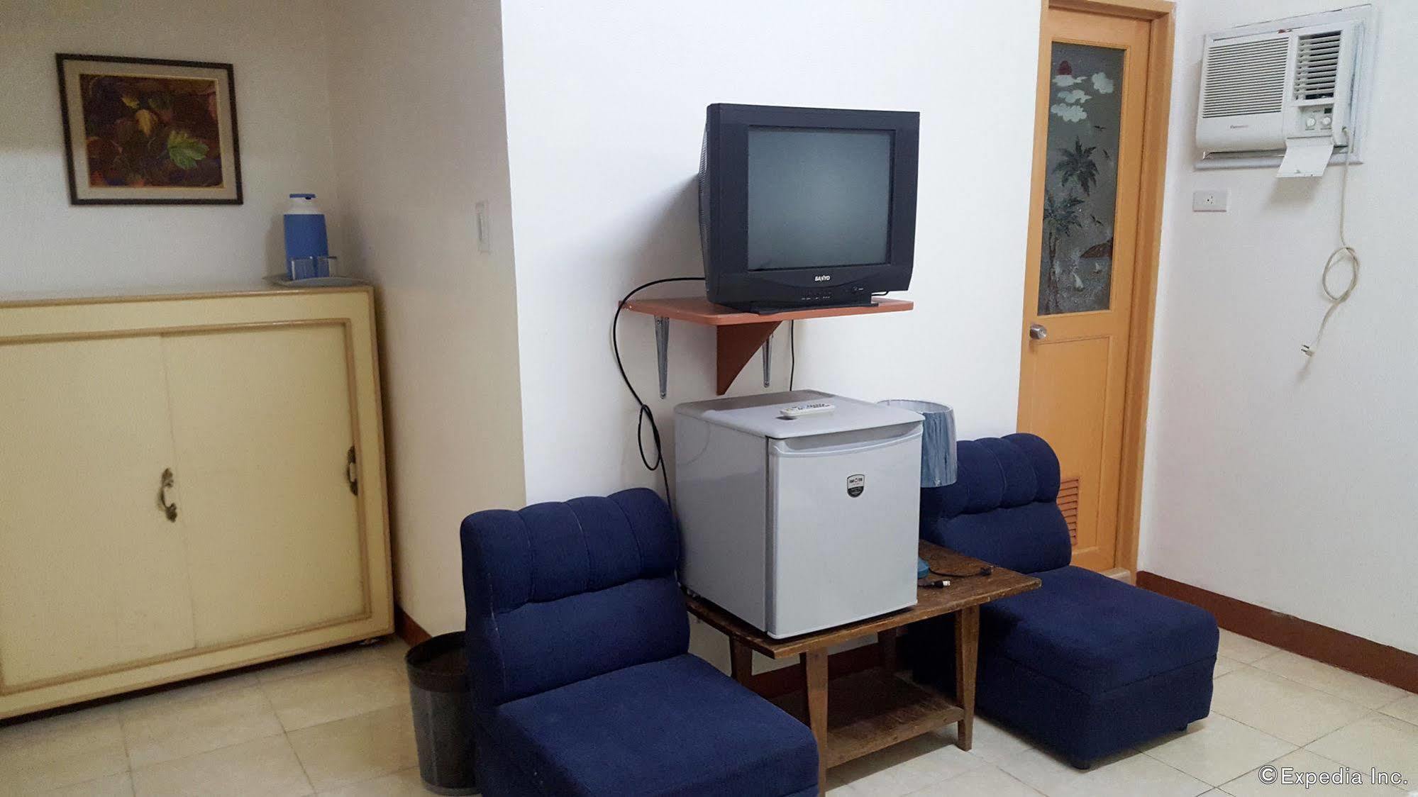 Lola Itang Pension House Tiniguiban Екстериор снимка