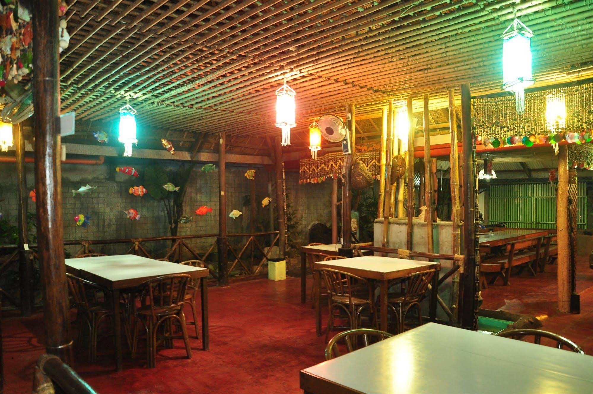 Lola Itang Pension House Tiniguiban Екстериор снимка