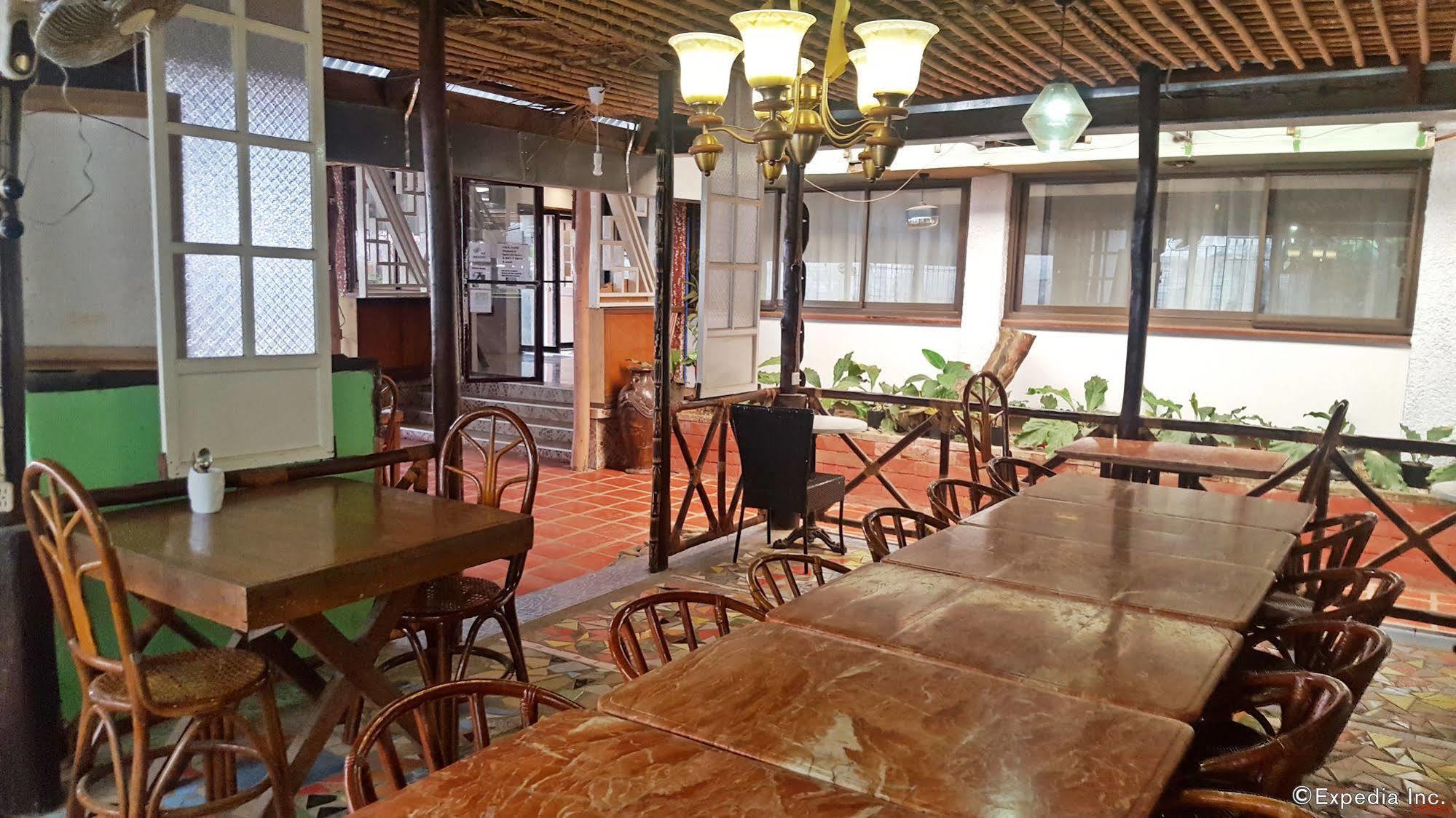 Lola Itang Pension House Tiniguiban Екстериор снимка