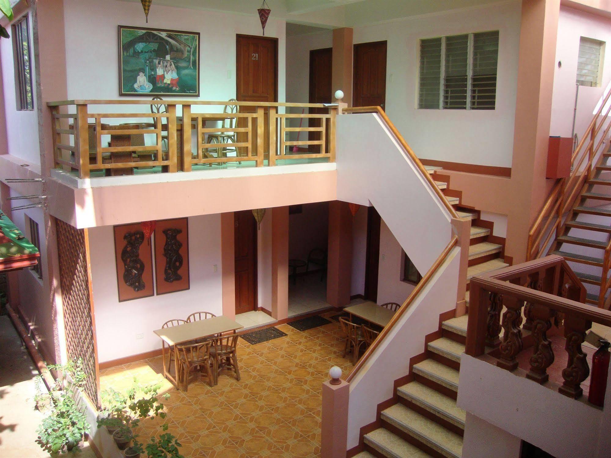 Lola Itang Pension House Tiniguiban Екстериор снимка