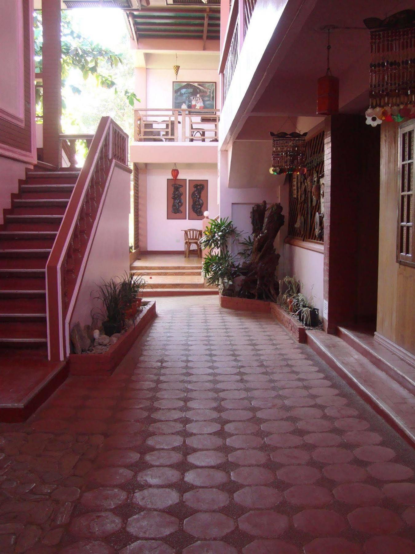 Lola Itang Pension House Tiniguiban Екстериор снимка