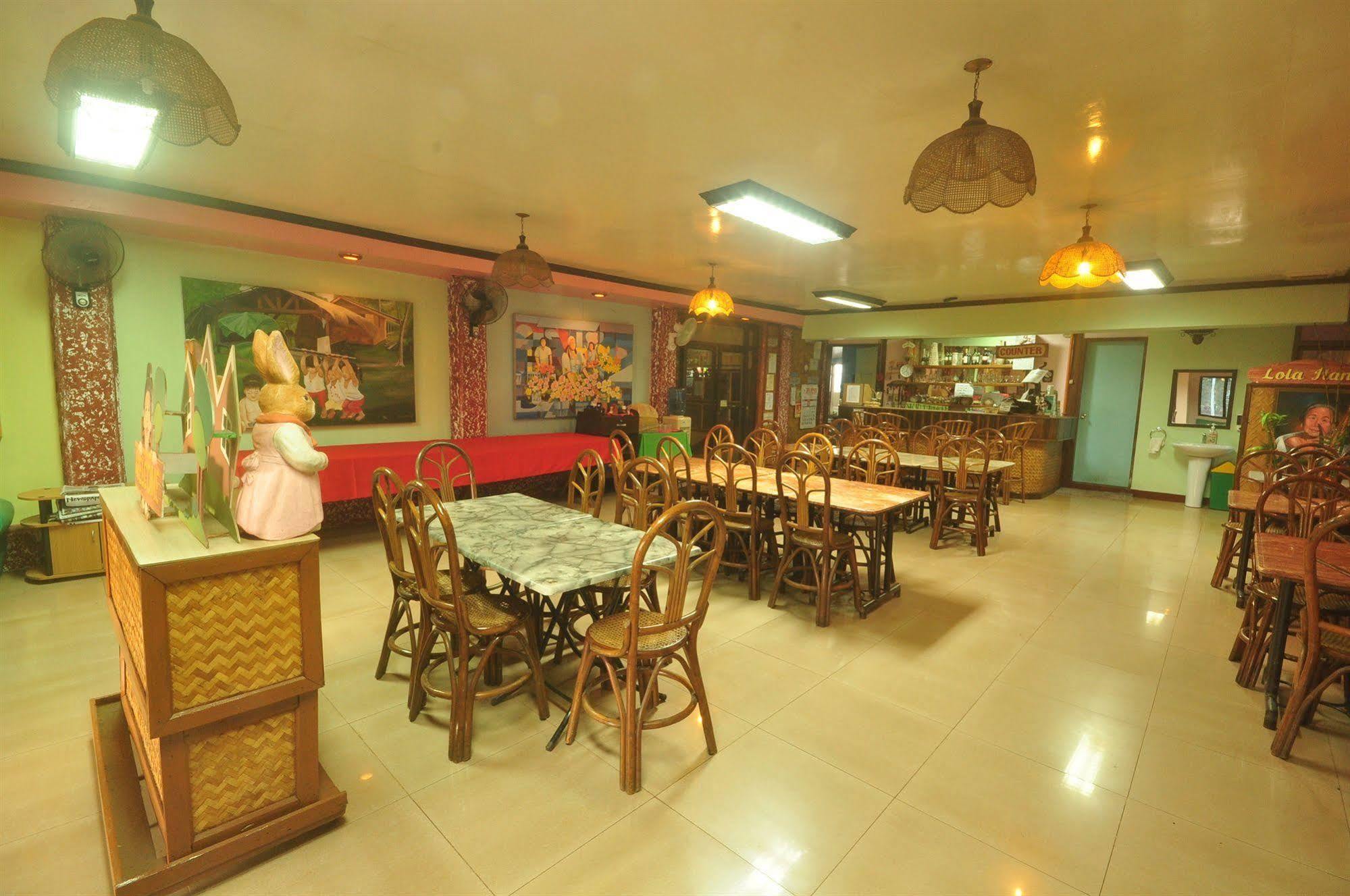 Lola Itang Pension House Tiniguiban Екстериор снимка