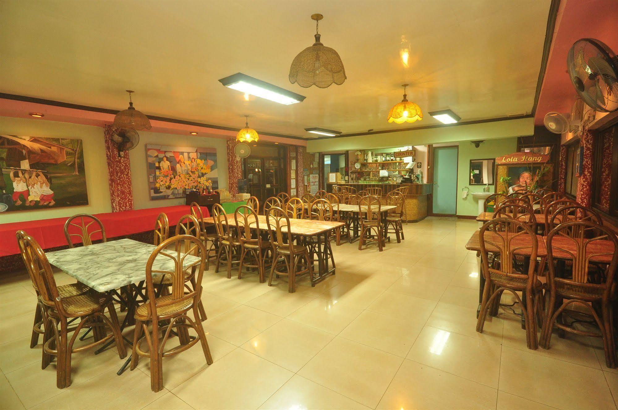Lola Itang Pension House Tiniguiban Екстериор снимка