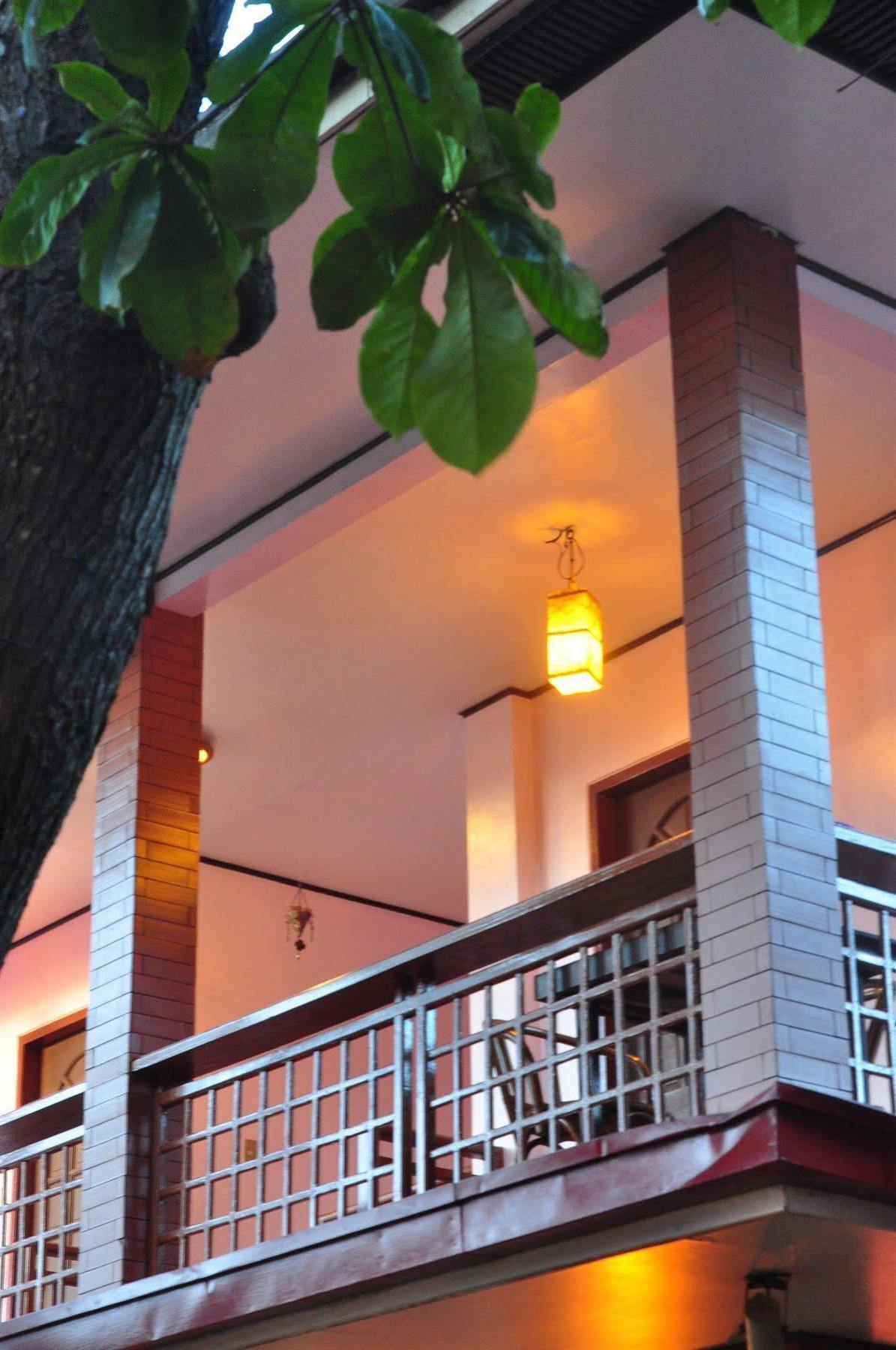Lola Itang Pension House Tiniguiban Екстериор снимка