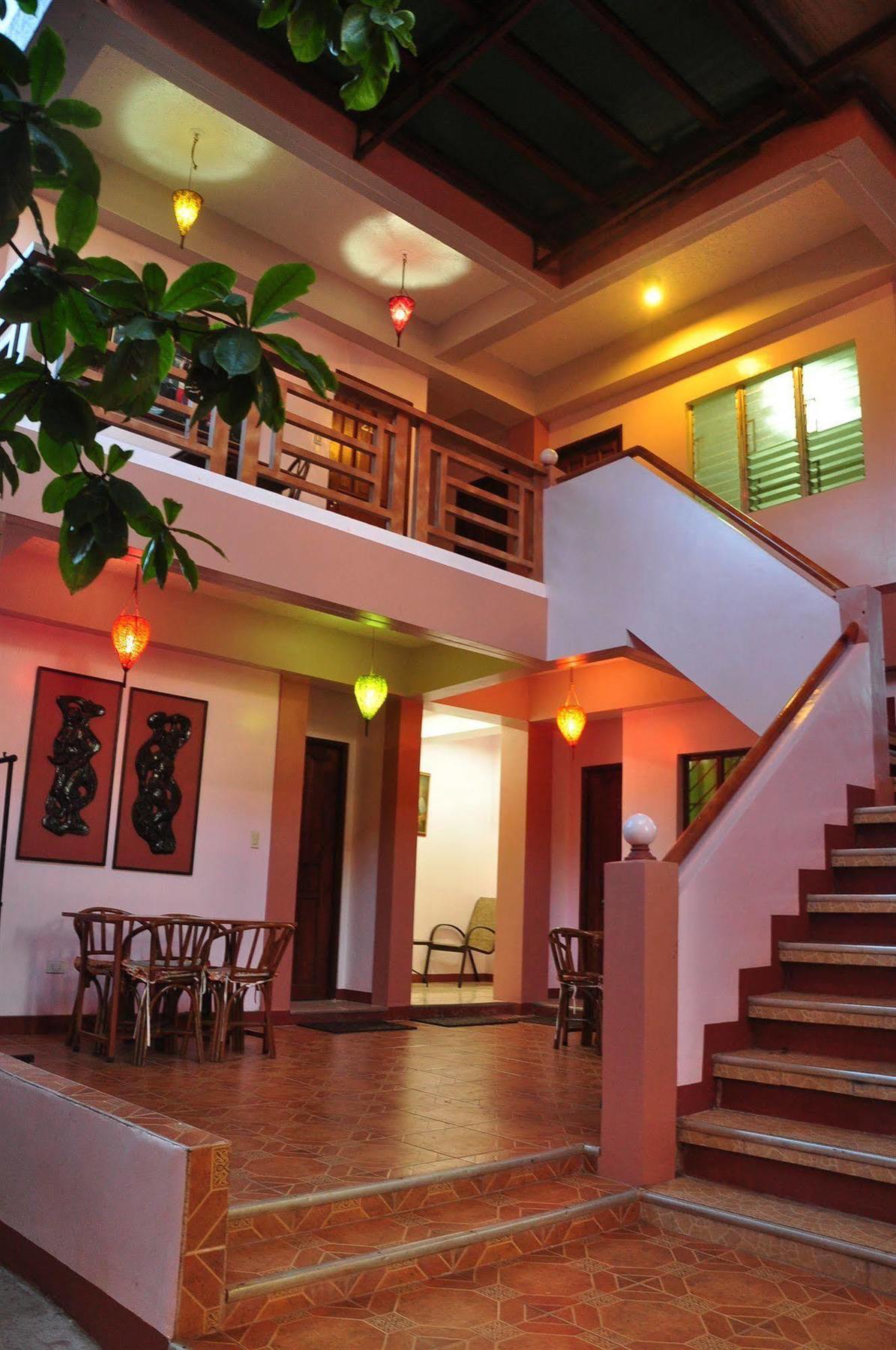 Lola Itang Pension House Tiniguiban Екстериор снимка