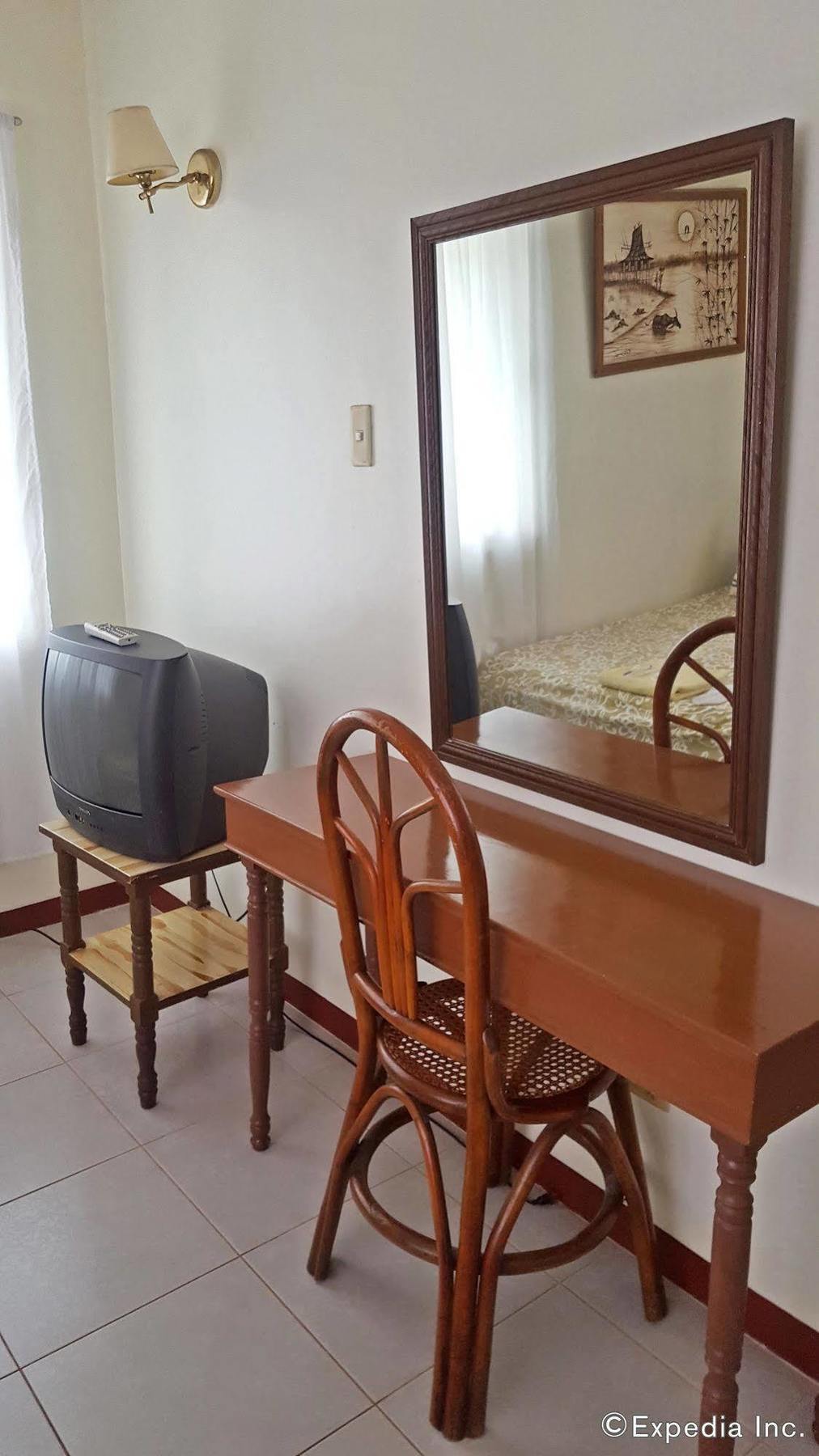 Lola Itang Pension House Tiniguiban Екстериор снимка
