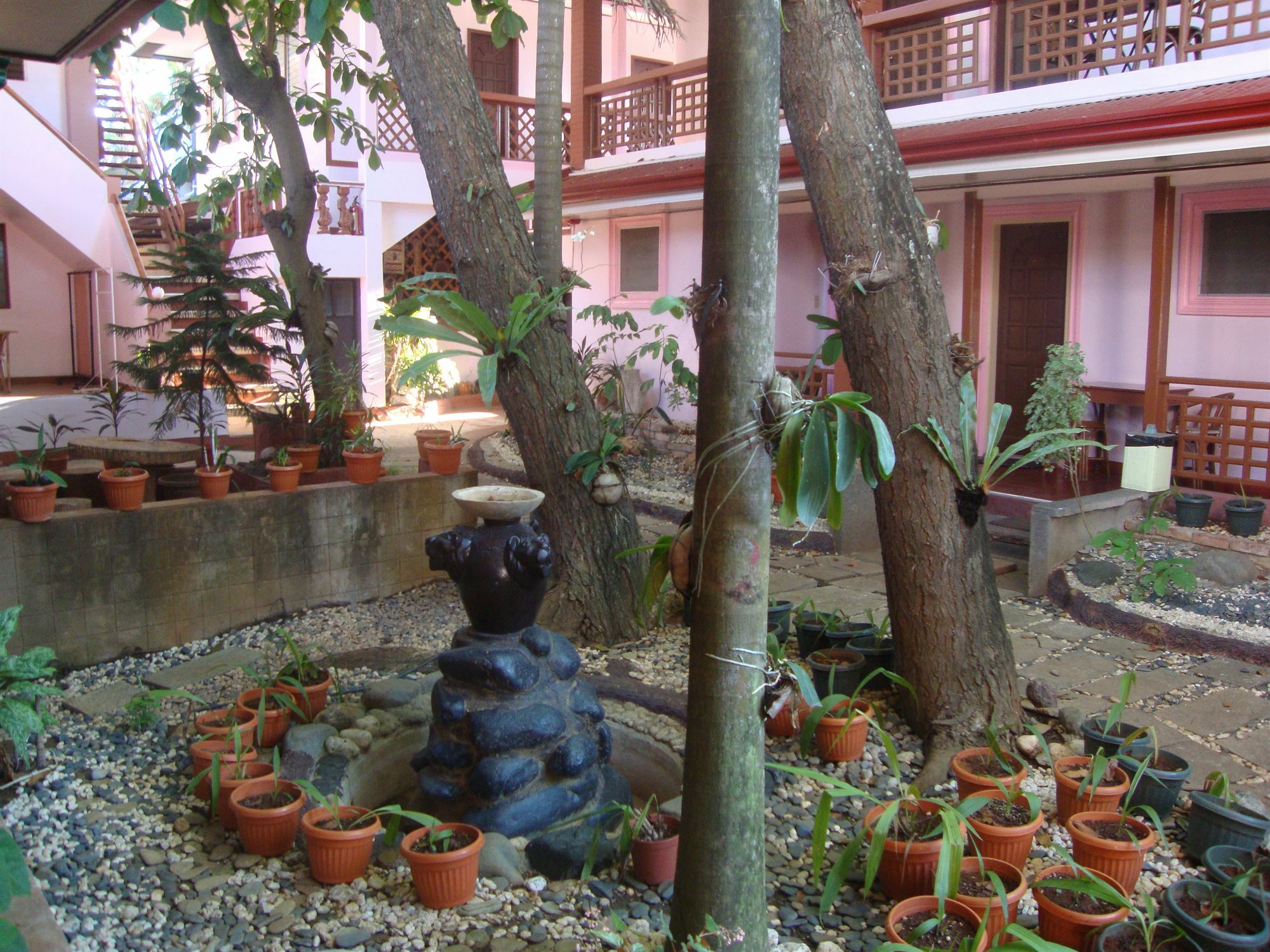 Lola Itang Pension House Tiniguiban Екстериор снимка