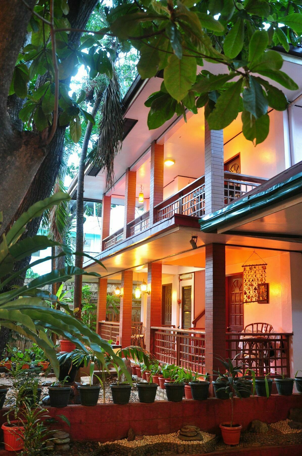 Lola Itang Pension House Tiniguiban Екстериор снимка