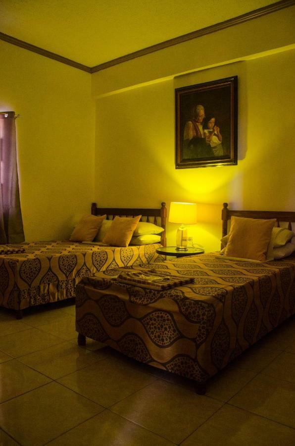 Lola Itang Pension House Tiniguiban Екстериор снимка