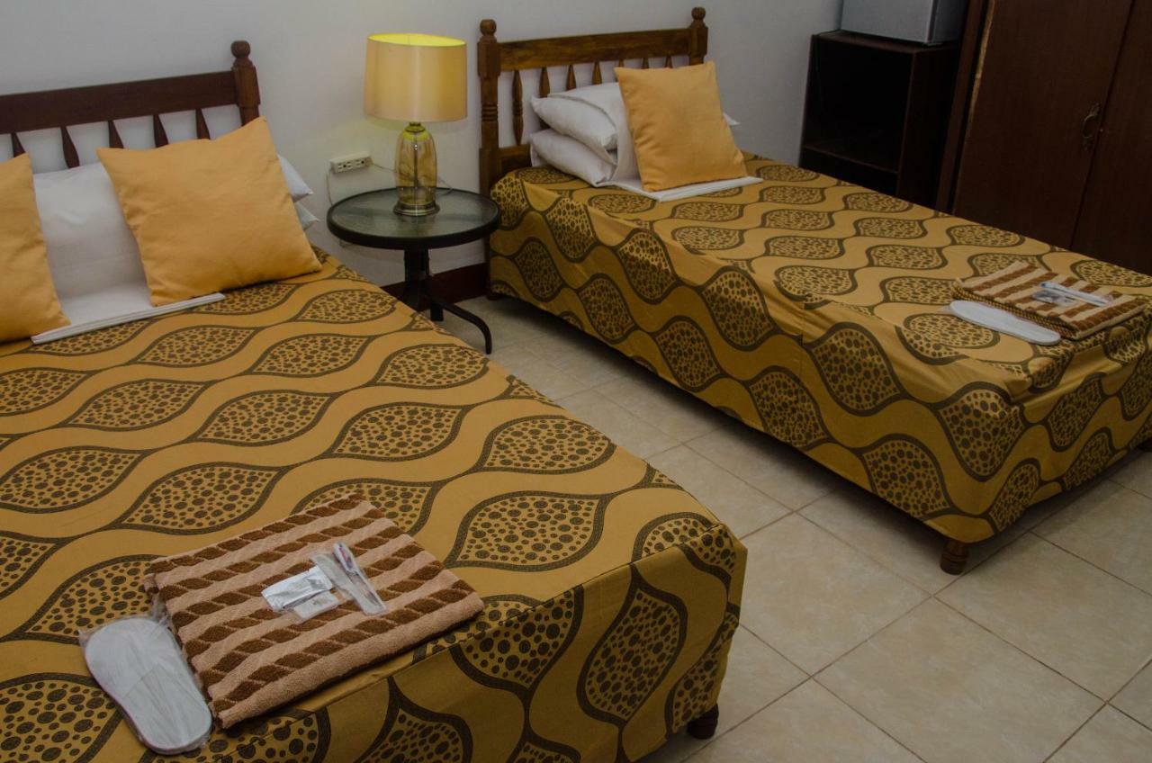 Lola Itang Pension House Tiniguiban Екстериор снимка