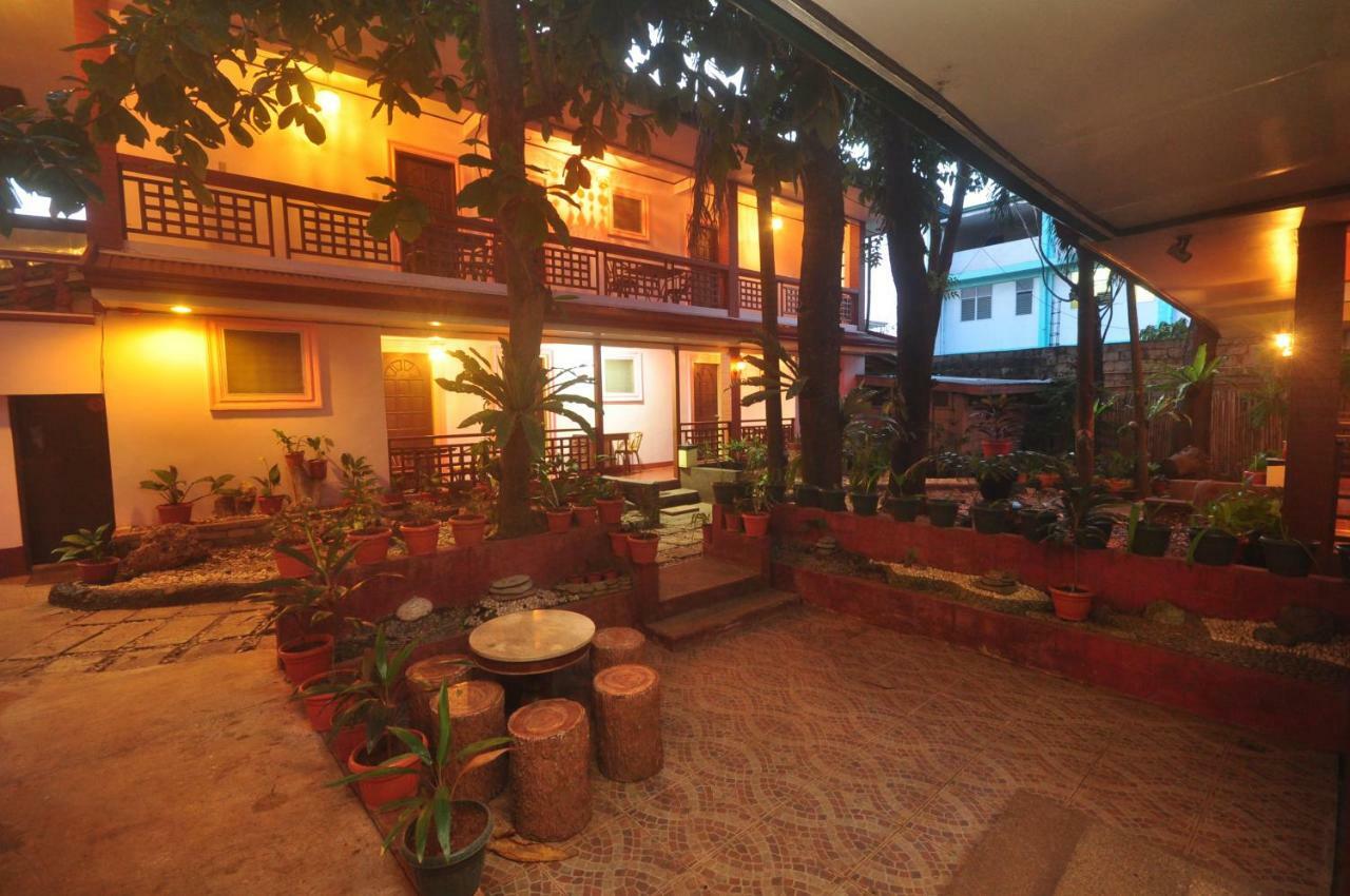 Lola Itang Pension House Tiniguiban Екстериор снимка