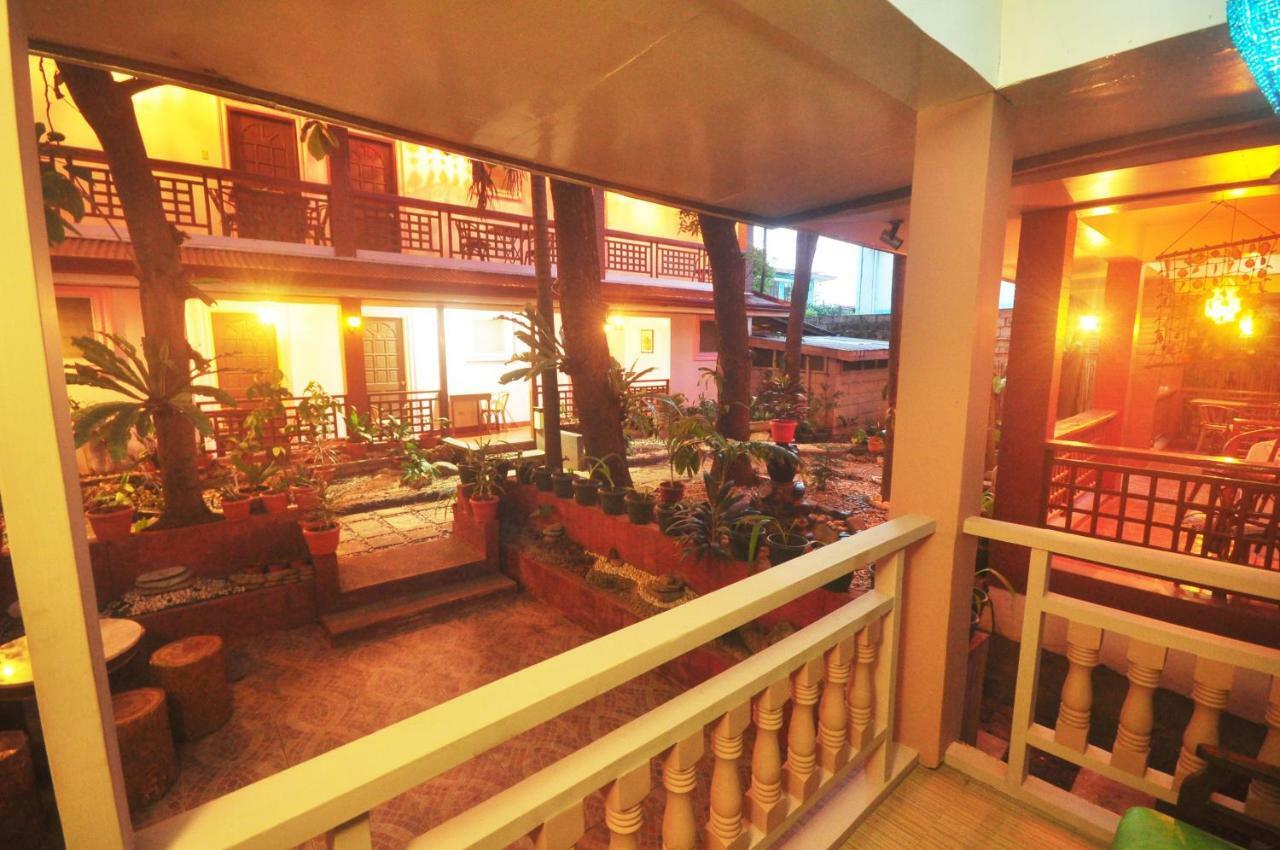 Lola Itang Pension House Tiniguiban Екстериор снимка