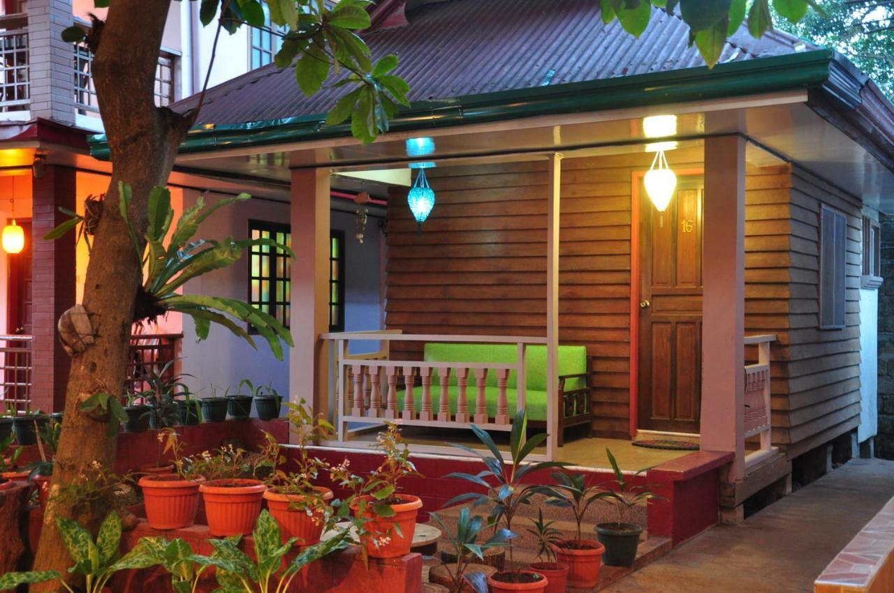Lola Itang Pension House Tiniguiban Екстериор снимка