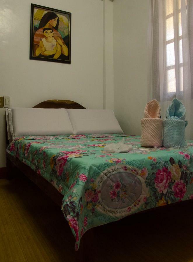 Lola Itang Pension House Tiniguiban Екстериор снимка