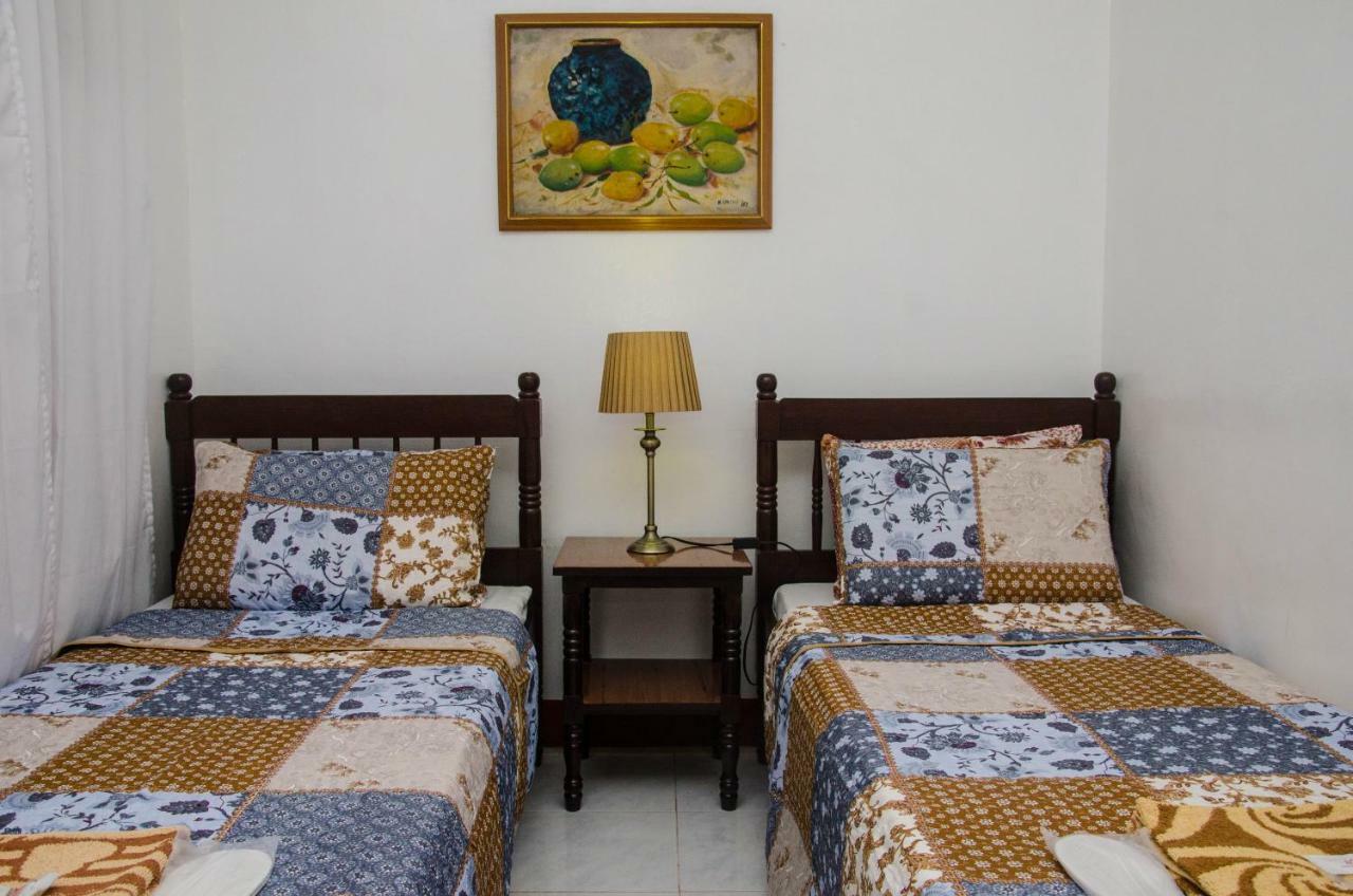 Lola Itang Pension House Tiniguiban Екстериор снимка